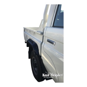 Prim-plan pe overfenderul spate Kut Snake 70 mm pentru Toyota Land Cruiser 79 Double Cab.