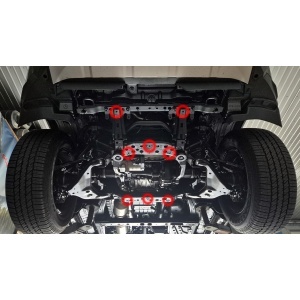 Puncte de montaj evidențiate sub Toyota Hilux EV, PHEV 2026+, înainte de instalare.