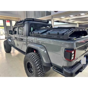 Sistemul cargo montat pe un pick-up Jeep Gladiator, vedere laterală.