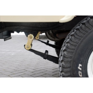 Arc lamelar cu foi Terrain Tamer montat pe vehicul off-road.