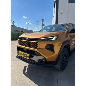 Prim-plan al barei de protecție AQM-PST18 pe partea frontală a unui Toyota Hilux (2026+).