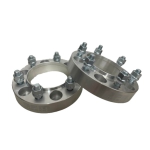 Două flanșe distantiere de 30mm, cu prindere 6x139.7, pregătite pentru montaj.