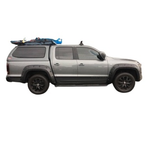 Vedere laterală a overfenderelor Kut Snake de 9cm, instalate pe un Volkswagen Amarok.