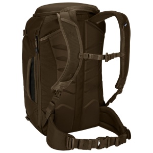 Spatele ergonomic al rucsacului Thule Landmark de 40L, cu bretele ajustabile.