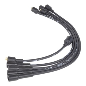 Detaliu al setului de fise bujii Bosch pentru motoarele 1.0 F10A de pe Suzuki Samurai (1988-2004).