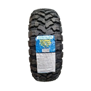 Anvelopă Comforser CF3000 F2 M+S 215/65 R16 cu eticheta de produs vizibilă.