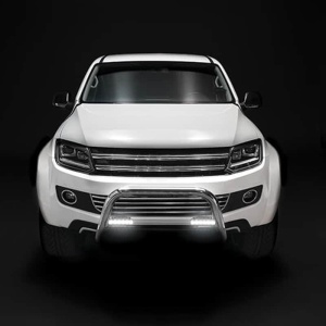 Bara LED Osram SX180-SP montată pe un vehicul, evidențiind iluminarea spot.