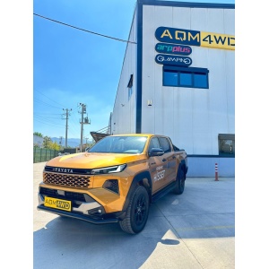 Toyota Hilux (2026+) echipată cu bara de protecție față AQM4WD Glo Plus PST22.