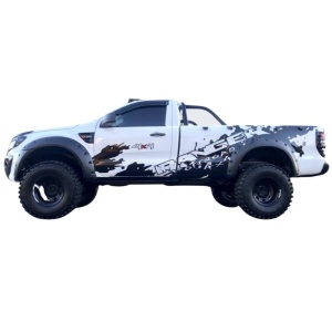 Vedere laterală a Ford Ranger-ului cu overfenderele Kut Snake montate.