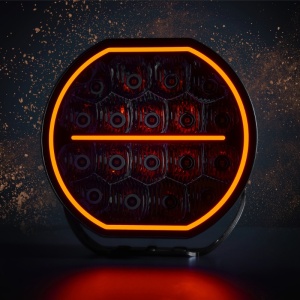 Proiector LED Big Energy 9", 112W, 11908 lm, rază 444 m, 6500K, fascicul optimizat, lumină alb și ambră, carcasă aluminiu negru, lentilă clar, suport inclus, rezistent la apă și praf (IP67/IP69K), Strands