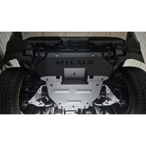 Scutul metalic Scut Protection montat sub Toyota Hilux 2026, vedere de jos.