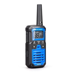 Stația Midland XT50 PRO prezentată într-o vedere oblică, cu display-ul iluminat și butoanele laterale.