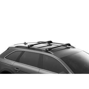Barele Thule Edge montate pe un SUV cu bare longitudinale ridicate, compatibil cu Jeep Grand Cherokee (2002-2010).