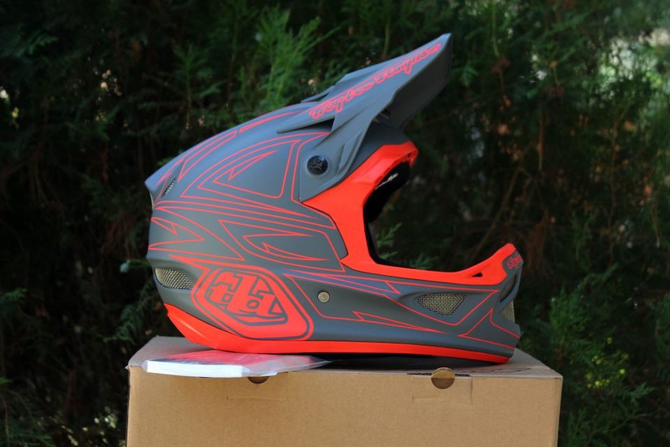 Troy Lee Designs D3 Fiberlite Spiderstripe Red Fullface - Medium
