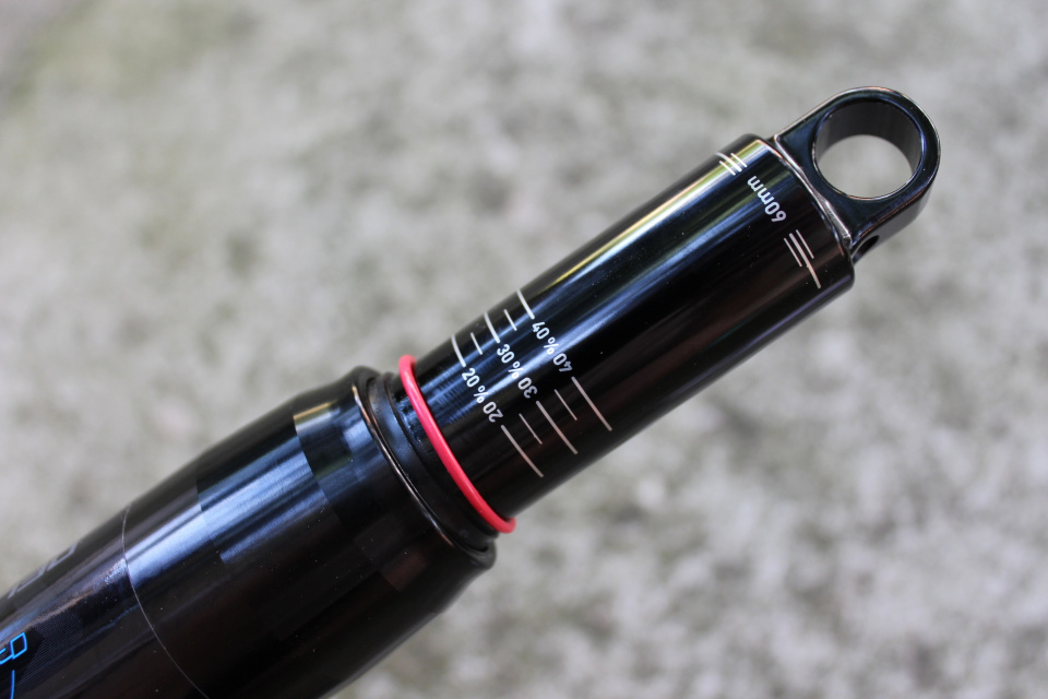 パーツ ROCKSHOX DELUXE SELECT+ 230X60 RockShox Deluxe Select+ DebonAir 230x60 Shock - standard mount