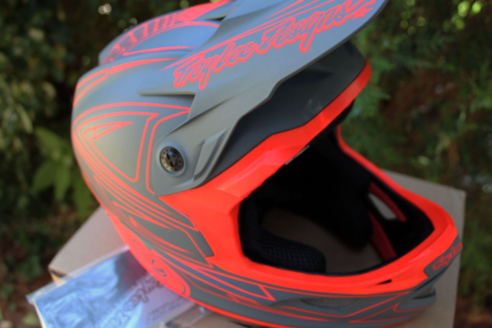 troy-lee-designs-d3-fiberlite-