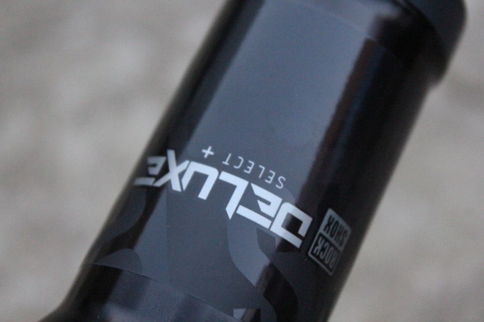 パーツ ROCKSHOX DELUXE SELECT+ 230X60 RockShox Deluxe Select+ DebonAir 230x60 Shock - standard mount