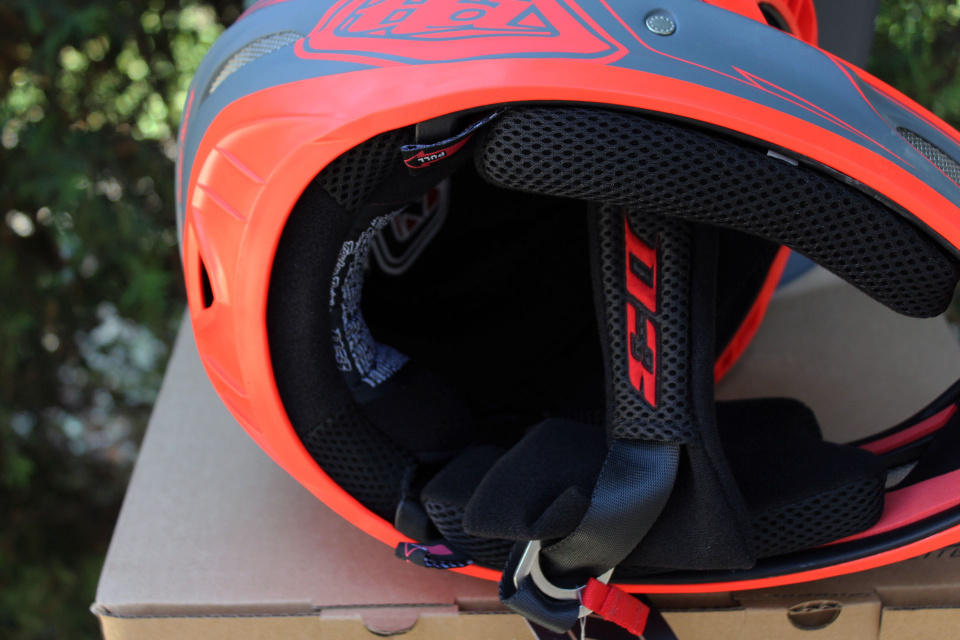 Troy Lee Designs D3 Fiberlite Spiderstripe Red Fullface - Medium