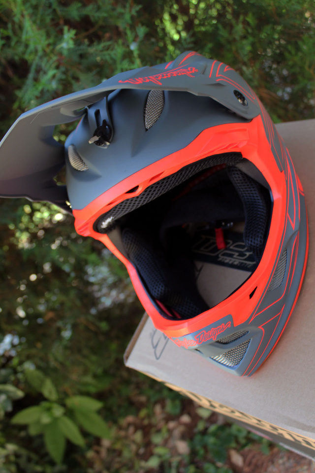 troy-lee-designs-d3-fiberlite-