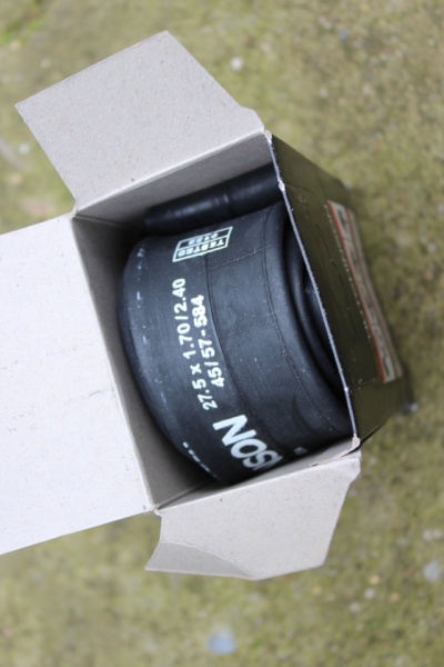 Hutchinson Standard camera - 27.5x1.70-2.40 FV - Img 3