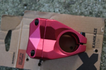 Sixpack Racing Kamikaze 31.8mm - Rosu - pipa bicicleta - Img 4