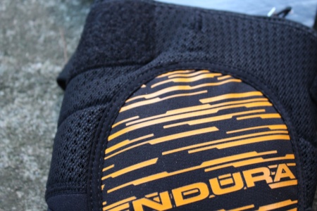 Endura Singletrack II genunchiere - marime M/L - Img 3