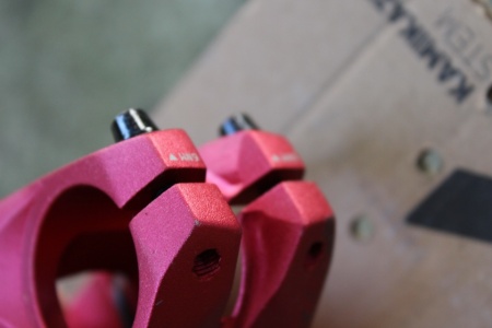 Sixpack Racing Kamikaze 31.8mm - Rosu - pipa bicicleta - Img 5