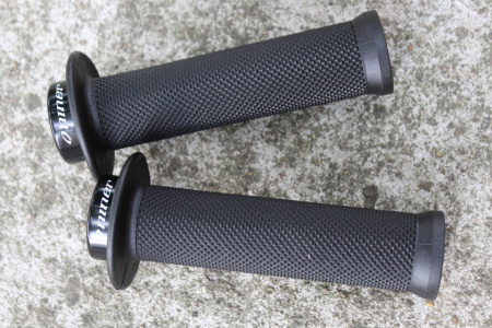 Niner Flange Soft Compound Lock-On mansoane - negru