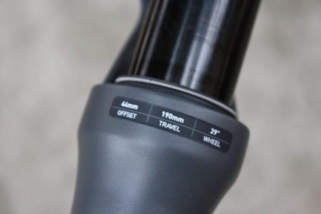 RockShox ZEB Ultimate Charger 3 RC2 29" DebonAir+ 190mm Tapered Boost furca telescopica - Img 6