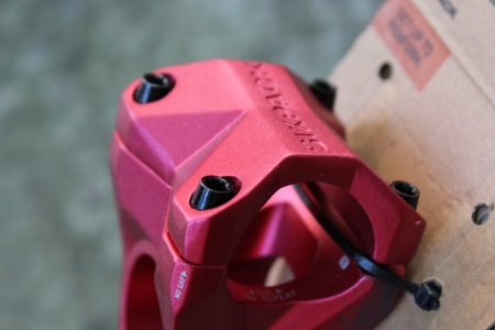 Sixpack Racing Kamikaze 31.8mm - Rosu - pipa bicicleta - Img 6