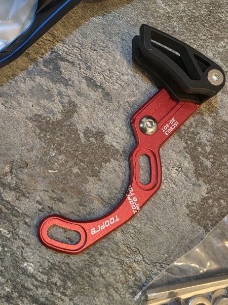 Toopre Flip-Guide Wide UltraLight CNC - ISCG-03 Chain Guide rosu - Img 6