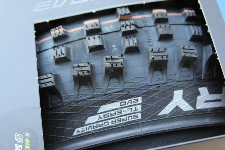 Schwalbe Magic Mary Evo 27.5x2.40 Addix Soft - Super Gravity DH TL-Easy - Img 4
