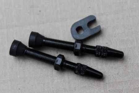 Set Valva tubeless FV 40mm Wake Pro - negru + cheie valva - Img 2
