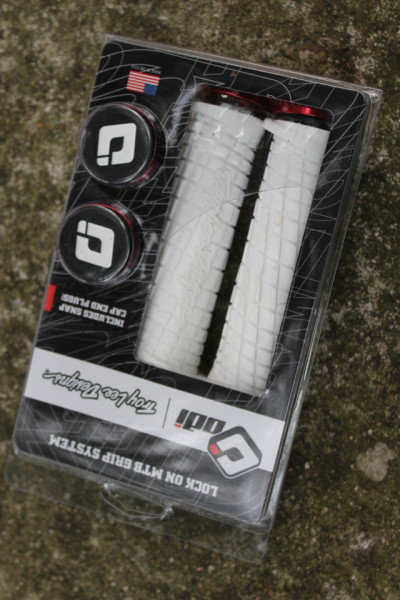 Odi Troy Lee Designs MTB Grip - alb/rosu - Img 2