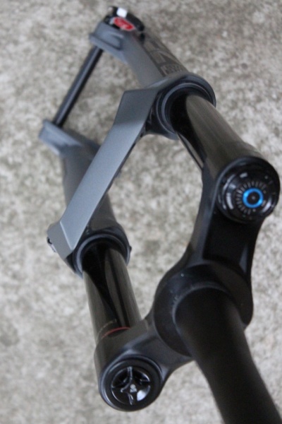 RockShox ZEB Ultimate Charger 3 RC2 29" DebonAir+ 190mm Tapered Boost furca telescopica - Img 7