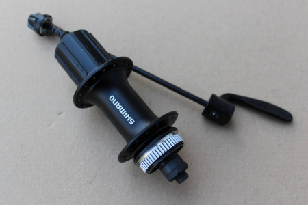 Shimano FH-M3050 CenterLock Disc butuc spate + QR 32 gauri - Img 2