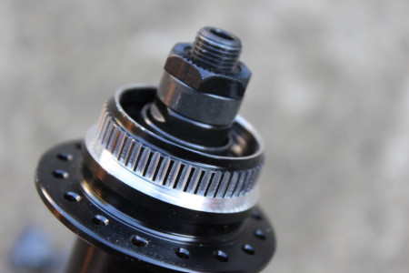 Shimano FH-QC300 8/9/10/11vit. Center-Lock butuc spate + QR 32 gauri - Img 5