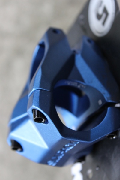 Sixpack Racing Kamikaze 31.8mm - Albastru - pipa bicicleta - Img 3