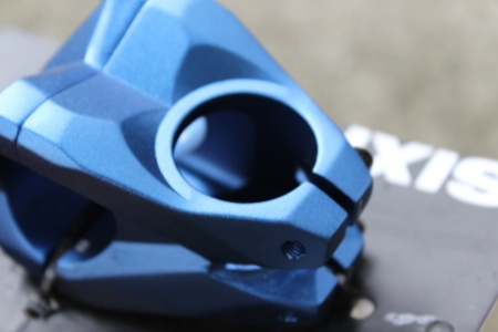 Sixpack Racing Kamikaze 31.8mm - Albastru - pipa bicicleta - Img 4