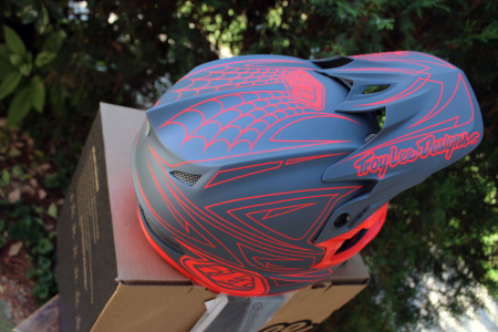 Troy Lee Designs D3 Fiberlite Spiderstripe Red Fullface - Medium(56-57cm) - Img 6