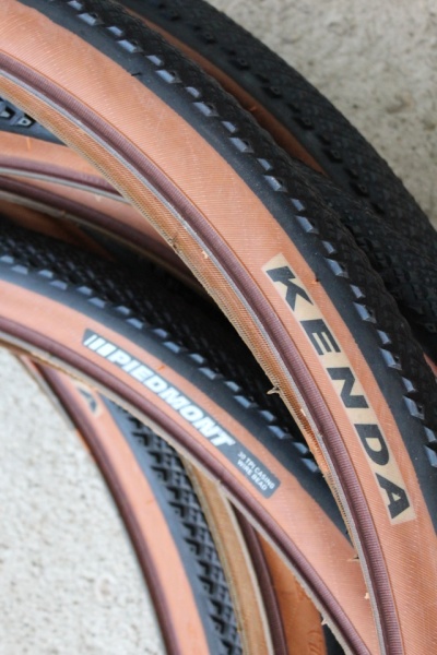 Kenda Piedmon cauciuc citybike 700X50 maro/negru - sarma - Img 3