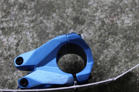 Sixpack Racing Kamikaze 31.8mm - Albastru - pipa bicicleta - Img 5