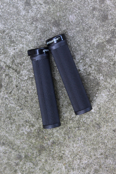 Niner Trail Soft Compound Lock-On mansoane - negru