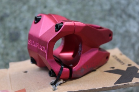 Sixpack Racing Kamikaze 31.8mm - Rosu - pipa bicicleta - Img 2