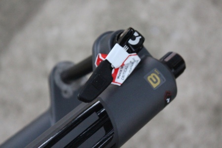 RockShox ZEB Ultimate Charger 3 RC2 29" DebonAir+ 190mm Tapered Boost furca telescopica - Img 5
