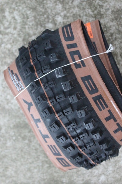 Schwalbe Big Betty Evo Super Gravity 27.5x2.40" Addix Soft E-50 - pliabil - Img 5