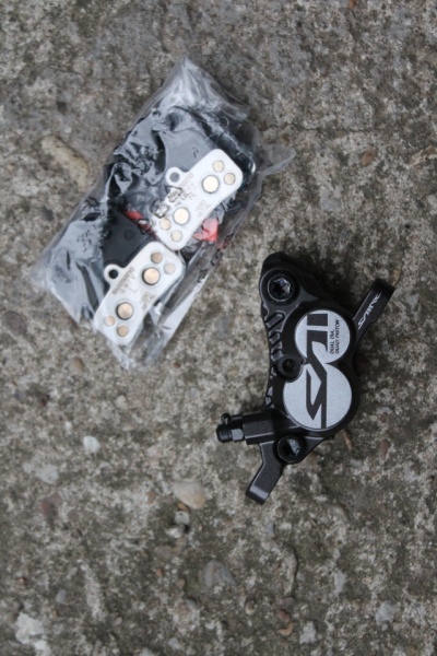 Shimano Saint BR-M820 etrier Post-Mount + placute H03C - Img 4