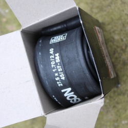 Hutchinson Standard camera - 27.5x1.70-2.40 FV - Img 3