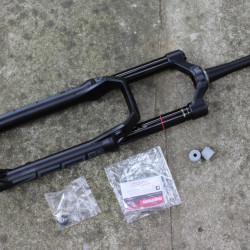 RockShox ZEB Select RC 27.5" 190mm Debon Air Tapered Boost furca telescopica