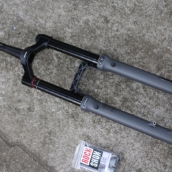 RockShox ZEB Ultimate Charger 3 RC2 29" DebonAir+ 190mm Tapered Boost furca telescopica - Img 2